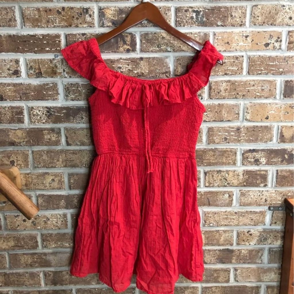 Bright red Off the shoulder derek heart